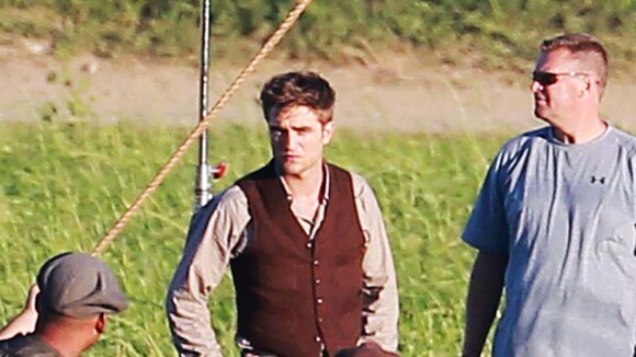 Robert Pattinson en mode gentleman farmer ? C'est juste pour son nouveau film !