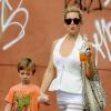 Kate Hudson se promène à New York avec Ryder et une amie dont elle s'approprie le bébé. Le 5 juin 2010