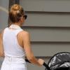 Kate Hudson se promène à New York avec Ryder et une amie dont elle s'approprie le bébé. Le 5 juin 2010
