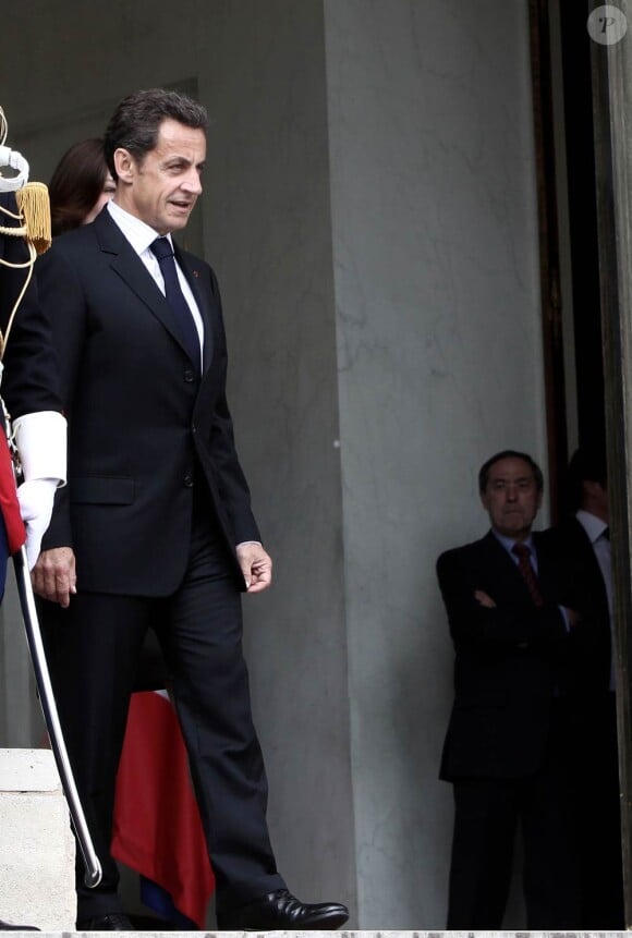 Nicolas Sarkozy reçoit le président géorgien Mikheil Saakashvili et son épouse Sandra Elisabed Roelofs au Palais de l'Elysée à Paris le 8 juin 2010
