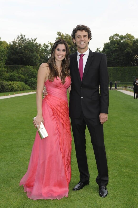 Gustavo Kuerten et sa compagne Mariana Soncini lors du dîner Longines le samedi 5 juin 2010 dans les jardins du Musée Rodin