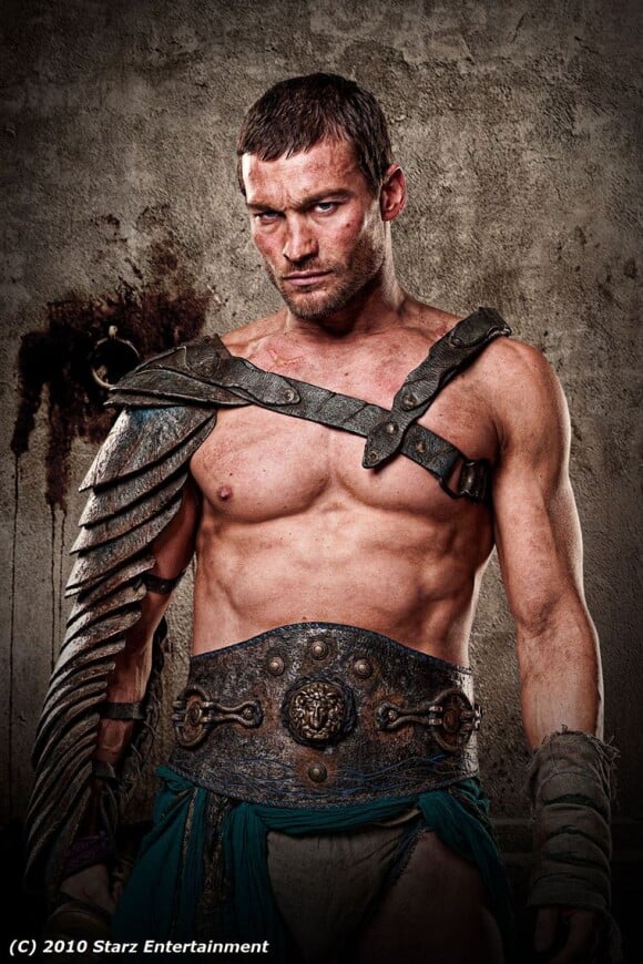 Andy Whitfield dans Spartacus