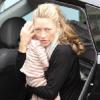 Rebecca Gayheart dans les rues de Los Angeles, avec sa petite Billie.