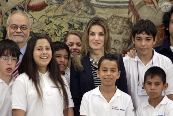 Letizia d'Espagne lors d'une cérémonie avec les enfants au Palais Zarzuela à Madrid. Le 11 juin 2010