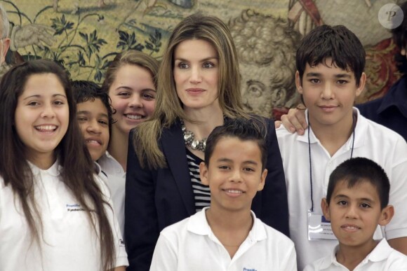 Letizia d'Espagne lors d'une cérémonie avec les enfants au Palais Zarzuela à Madrid. Le 11 juin 2010