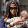 Camila Alves s'occupe de son petit Levi et de son adorable Vida lors d'une promenade à New York le 14 juin 2010
