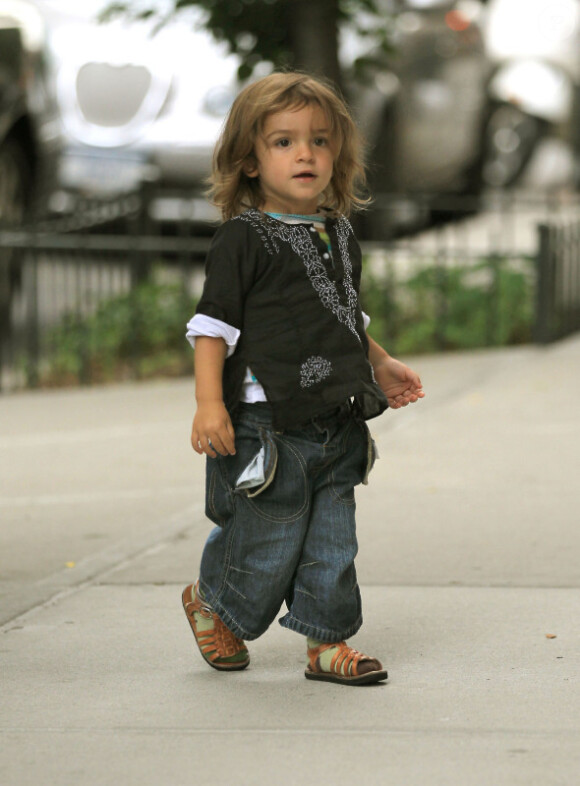Levi avec ses parents Matthew McConaughey et Camila Alves dans les rues de New York le 14 juin 2010