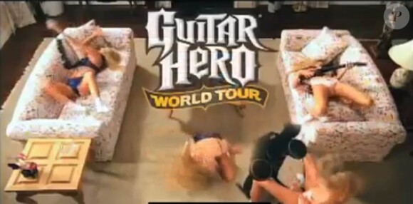 Marisa Miller dans la pub censurée pour Guitar Hero