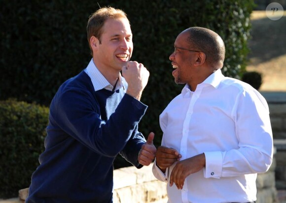 Réunis pour la première fois en "mission" à l'étranger, les princes Harry et William de Galles étaient jeudi 17 juin 2010 en visite au Lesotho.