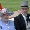 La reine Elizabeth II et le Duc d'Édimbourg lors du festival de chapeaux incroyables lors de la troisième journée du Royal Ascot 2010, en Angleterre dans le Berkshire, le 17 juin 2010
