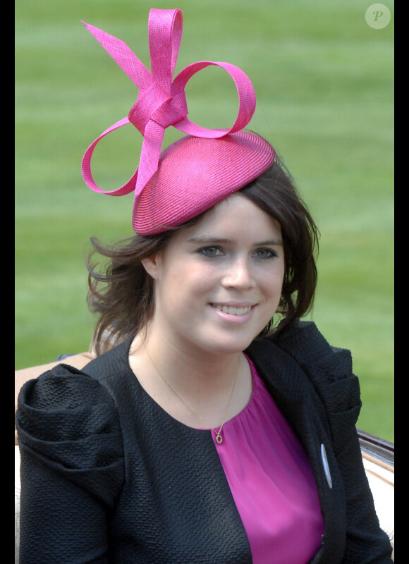 La Princesse Eugénie lors du festival de chapeaux incroyables lors de la troisième journée du Royal Ascot 2010, en Angleterre dans le Berkshire, le 17 juin 2010