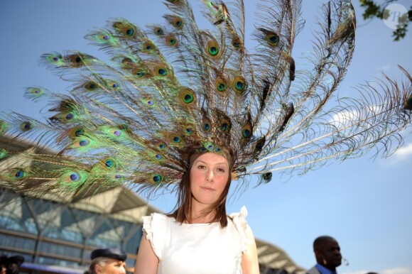 Festival de chapeaux incroyables lors de la troisième journée du Royal Ascot 2010, en Angleterre dans le Berkshire, le 17 juin 2010
