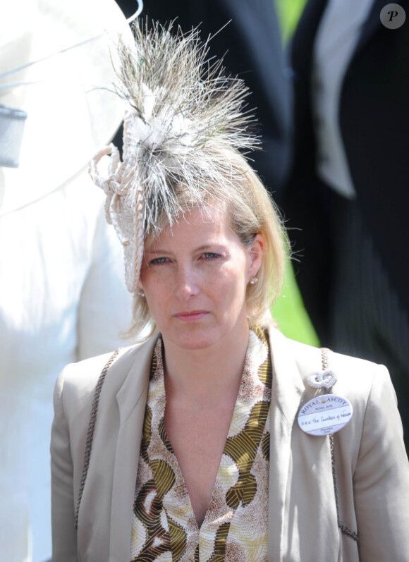 Sophie la Comtesse de Wessex lors du festival de chapeaux incroyables lors de la troisième journée du Royal Ascot 2010, en Angleterre dans le Berkshire, le 17 juin 2010
