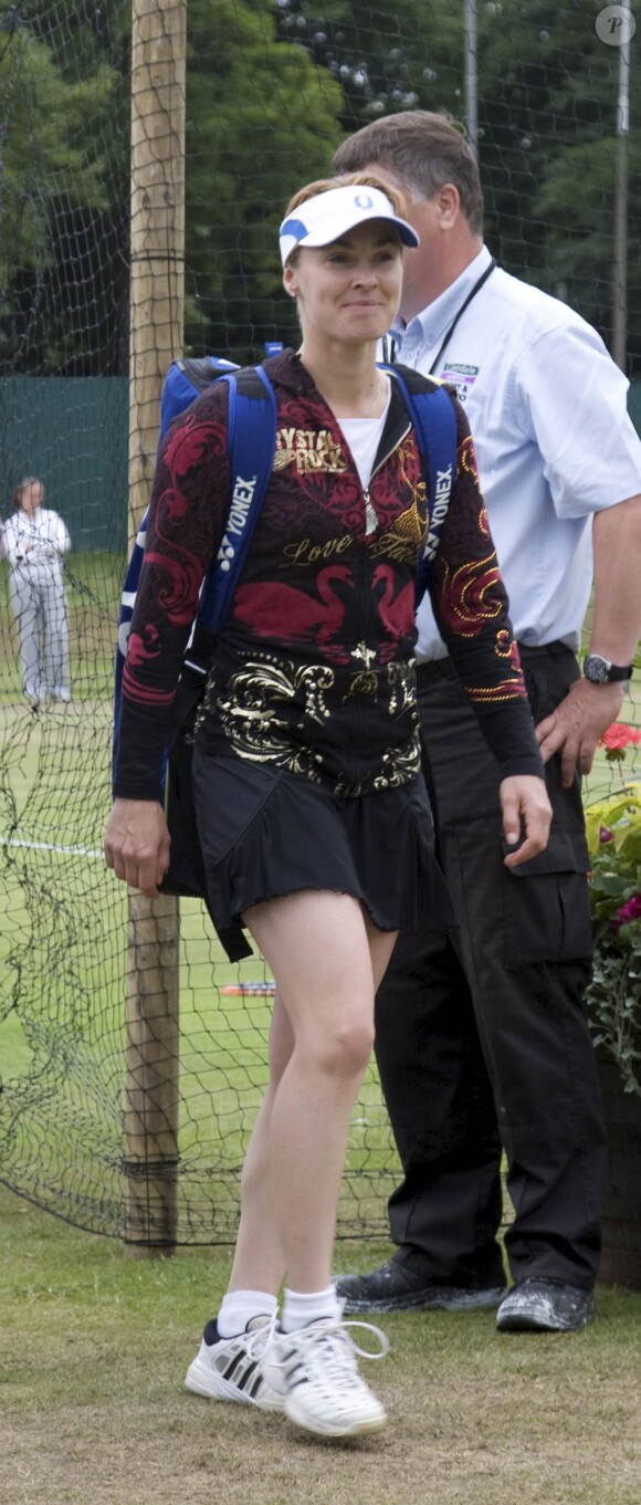 Martina Hingis était associée à John McEnroe dans un double exhibition à Liverpool le 18 juin 2010
