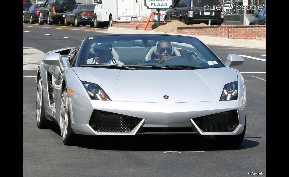 P. Diddy fait une balade à bord de son cabriolet ...