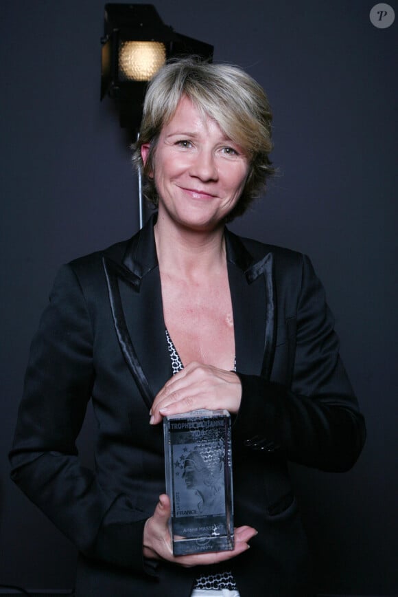 Ariane Massenet a reçu le Trophée Marianne 2010 durant le Salon du Timbre