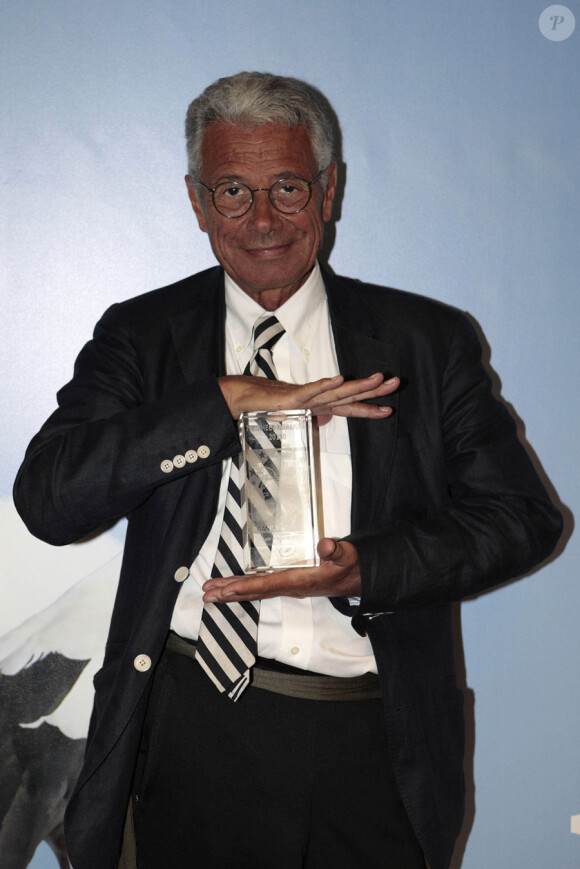 Jean-Marie Périer a reçu le Trophée Marianne 2010 durant le Salon du Timbre