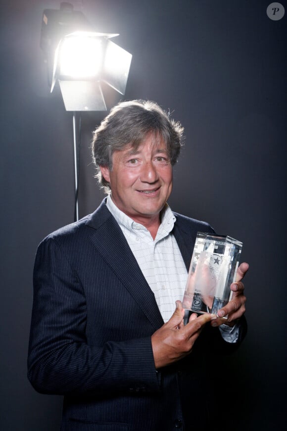 Patrick Sabatier a reçu le Trophée Marianne 2010 durant le Salon du Timbre