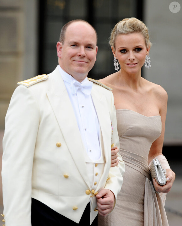 Le prince Albert de Monaco et sa compagne Charlene Wittstock en Suède, à l'occasion du mariage de la princesse Victoria, le 19 juin 2010