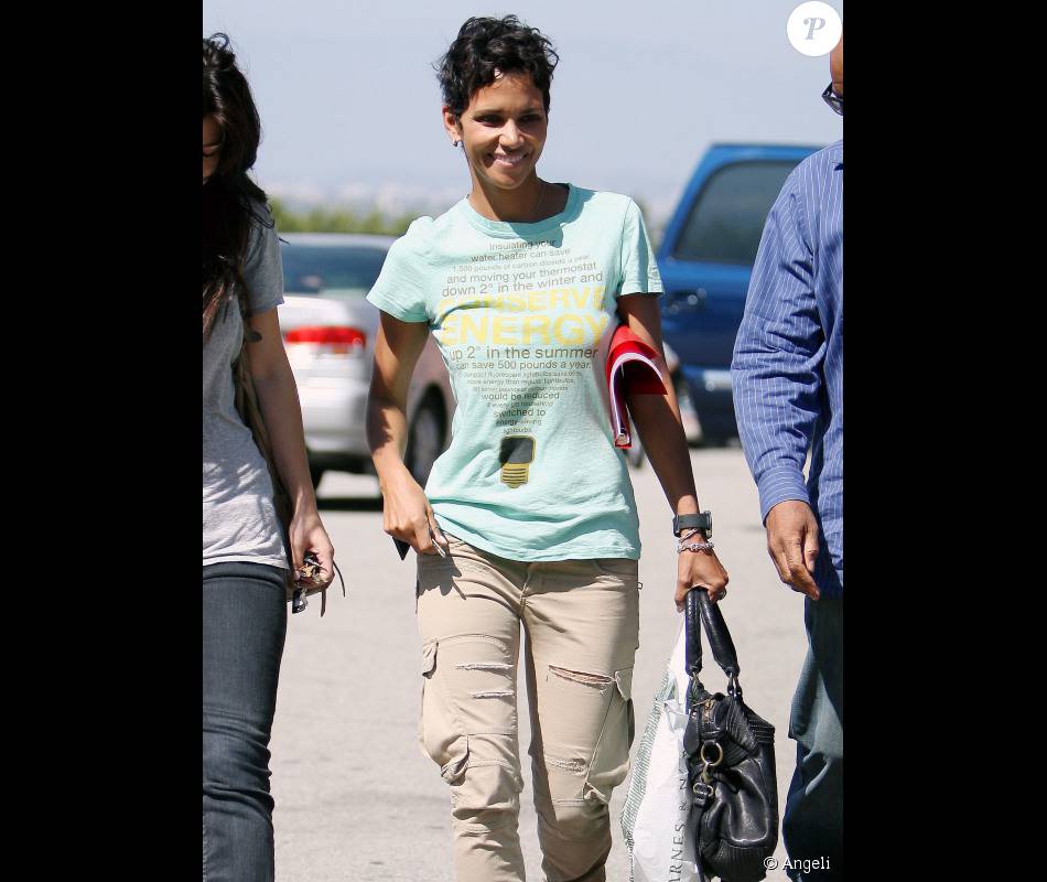 Halle Berry fait la promotion des énergies propres à Inglewood avec T