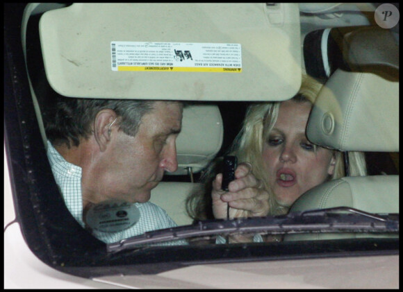 Britney Spears et son père se rendent à une cérémonie de remise de diplômes de son fils Sean Preston (24 juin 2010à Calabasas, USA)