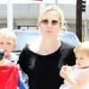 Kelly Rutherford dans les rues de Beverly Hills avec ses deux enfants le 26 juin 2010