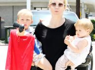 Les enfants de Kelly Rutherford ne veulent pas quitter les bras de leur maman... Et on comprend pourquoi !