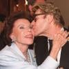 Le célèbre créateur de mode Yves Saint Laurent et sa maman Lucienne-Andrée 