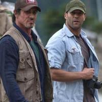 Regardez Sylvester Stallone, Arnold Schwarzenegger et Bruce Willis, enfin réunis dans le nouveau trailer de "Expendables" !