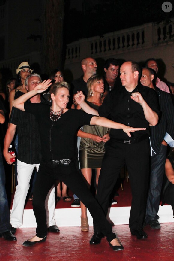 Albert de Monaco, Charlene et Caroline se déchaînent. Ils ont la rock'n'roll attitude ! 5 Juillet 2010