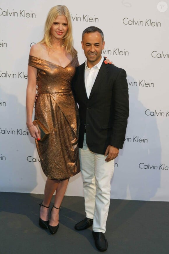 Lara Stone et Francisco Costa lors de la soirée World Of Calvin Klein à Berlin, le 7 juillet 2010