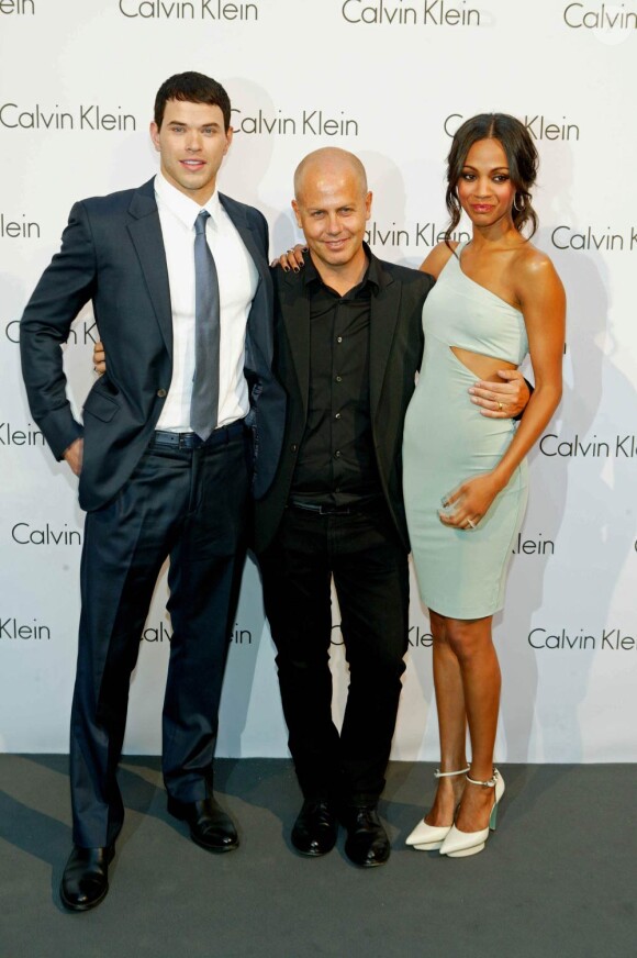 Kellan Lutz, Italo Zucchelli, et Zoe Saldana lors de la soirée World Of Calvin Klein à Berlin, le 7 juillet 2010