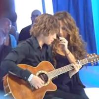 Hélène Ségara : Ecoutez son séduisant fils Raphael... il va lui voler la vedette !