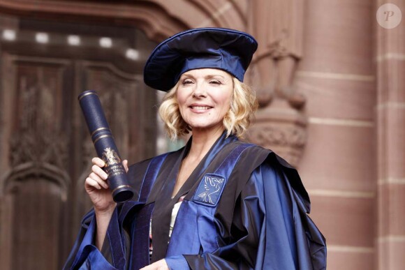 Kim Cattrall, diplômé honoraire de l'université John Moores à Liverpool, le 12 juillet 2010