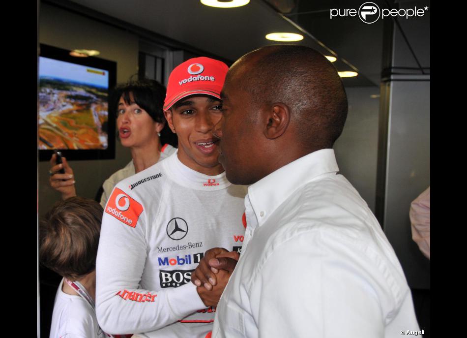 Lewis Hamilton et son papa au Grand Prix de Silverstone, le 11 juillet ...