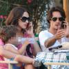 Asia Argento passe des vacances à Forte dei Marmi en Italie avec son mari Michele Civetta, et ses enfants Nicola Giovanni et Anna Lou