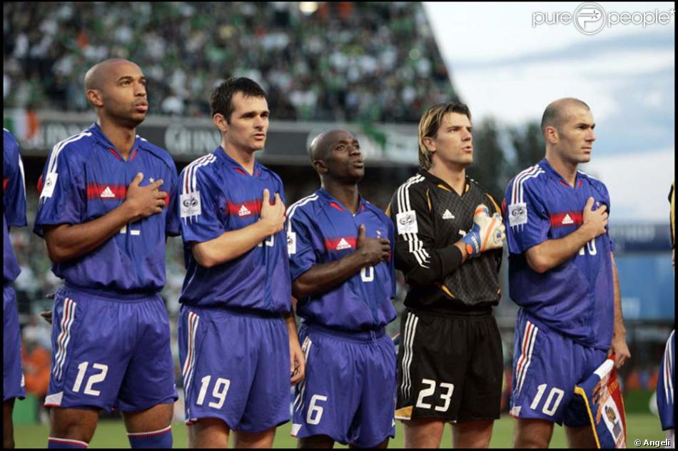 https://static1.purepeople.com/articles/8/59/96/8/@/442550-thierry-henry-en-equipe-de-france-2005-950x0-3.jpg