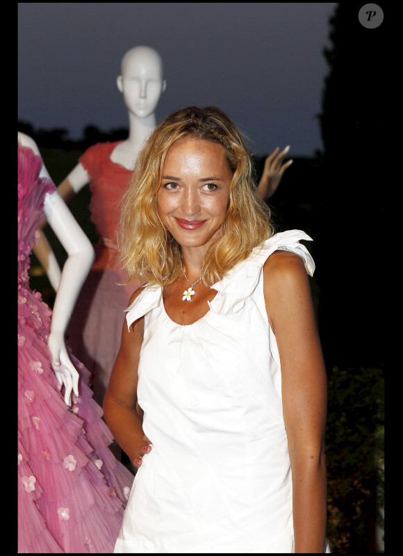 Hélène de Fougerolles à la Dior Party, au Country Club de Saint-Tropez, le 15/07/2010.