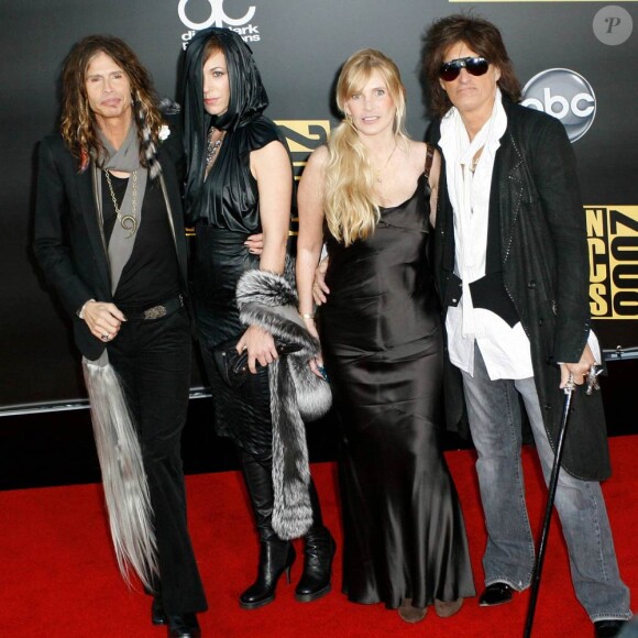 Joe Perry, d'Aerosmith, a été victime d'un accident de voiture dans le Massachussetts, jeudi 15 juillet 2010. Heureusement sans gravité.
