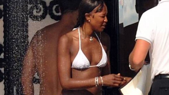 Naomi Campbell : Elle prend du bon temps en bikini avant d'affronter les juges...