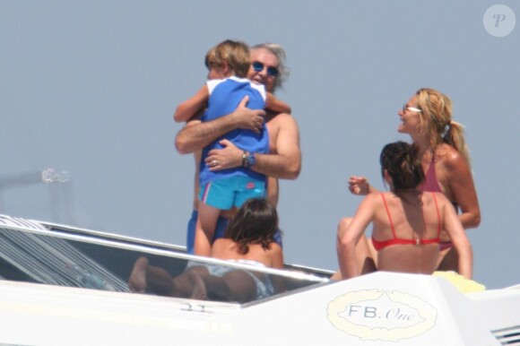 Flavio Briatore en famille, en Sardaigne. Juillet 2010