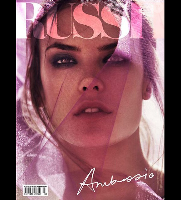 Alessandra Ambrosio en couverture du magazine Russh du mois d'août 2010