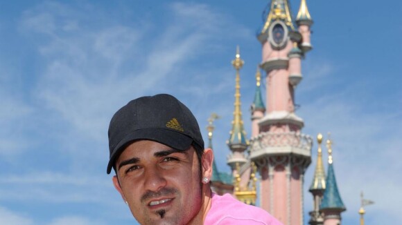 David Villa : Le champion du monde espagnol ne vous rappelle pas... une star de la télé française ?