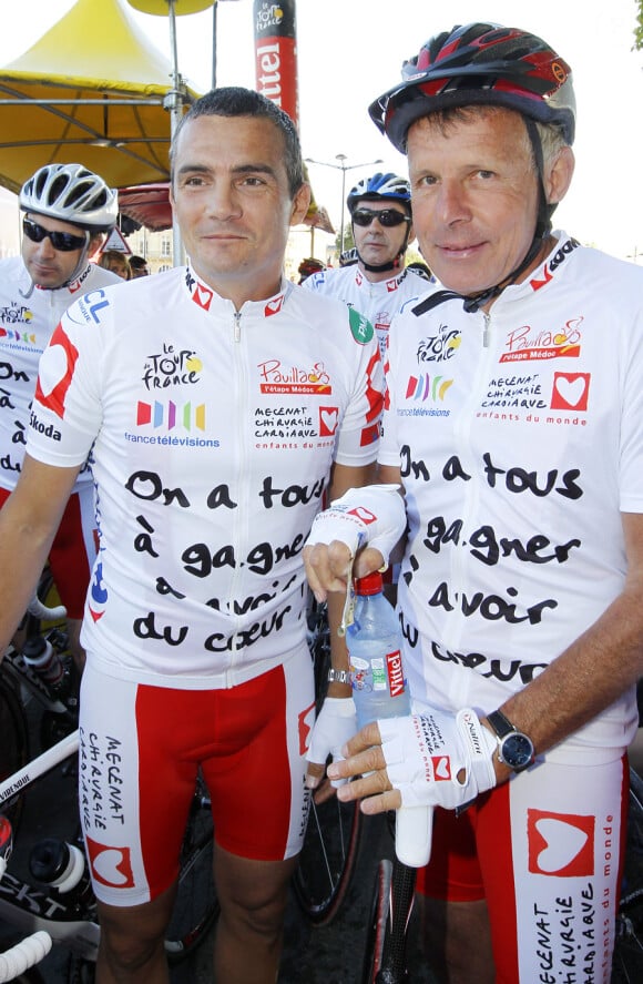 Richard Virenque et Patrick Poivre d'Arvor lors de l'Etape du coeur du Tour de France, entre Bordeaux et Pauillac, au profit de l'association Mécénat Chirurgie Cardiaque le 24 juillet 2010