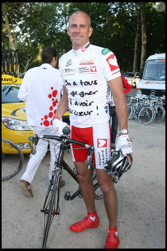 Guy Forget lors de l'Etape du coeur du Tour de France, entre Bordeaux et Pauillac, au profit de l'association Mécénat Chirurgie Cardiaque le 24 juillet 2010