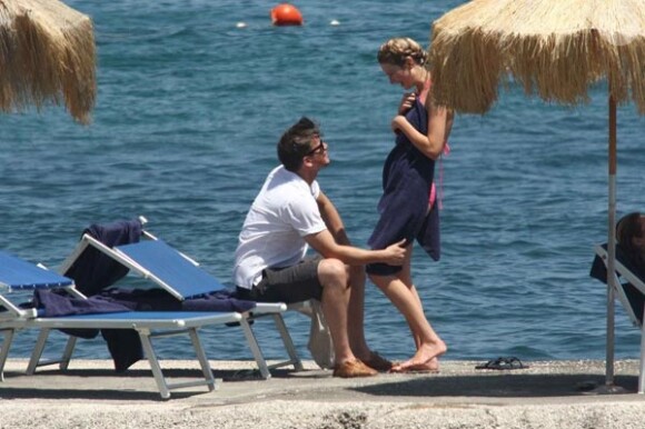 Josh Hartnett et sa ravissante Sophia Lie, lors du 8e Festival Music & Cinema, sur l'île d'Ischia, en Italie, le 17 juillet 2010.