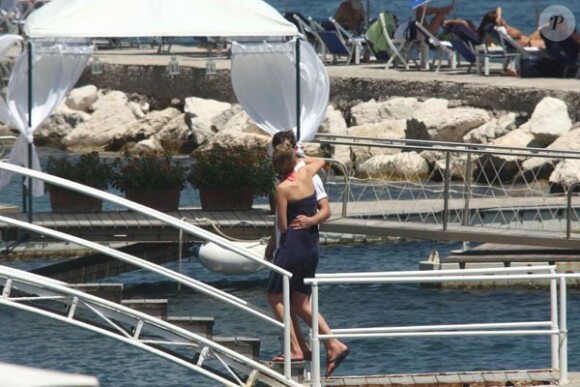 Josh Hartnett et sa ravissante Sophia Lie, lors du 8e Festival Music & Cinema, sur l'île d'Ischia, en Italie, le 17 juillet 2010.