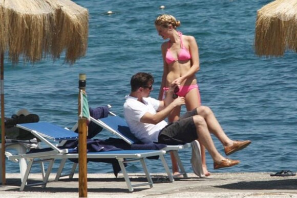 Josh Hartnett et sa ravissante Sophia Lie, lors du 8e Festival Music & Cinema, sur l'île d'Ischia, en Italie, le 17 juillet 2010.