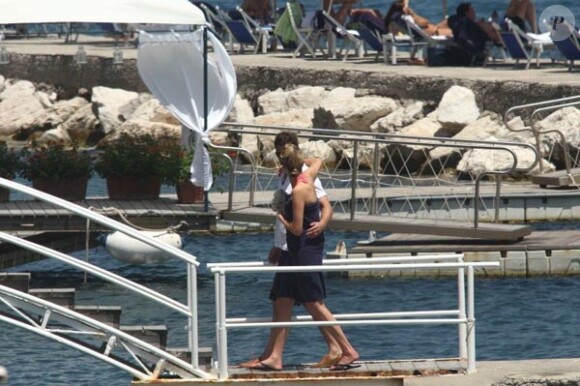 Josh Hartnett et sa ravissante Sophia Lie, lors du 8e Festival Music & Cinema, sur l'île d'Ischia, en Italie, le 17 juillet 2010.