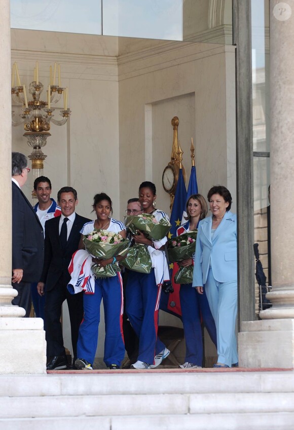 Nicolas Sarkozy, Roselyne Bachelot et Rama Yade ont reçu l'équipe de France d'athlétisme à l'Elysée, à Paris, le 3 août 2010.